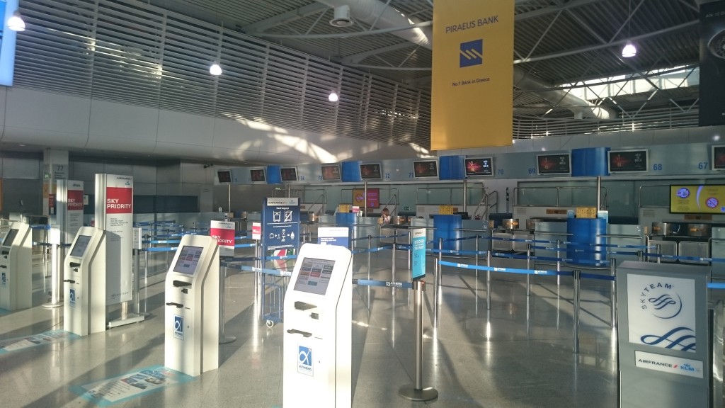 Зона регистрации в афинском аэропорту