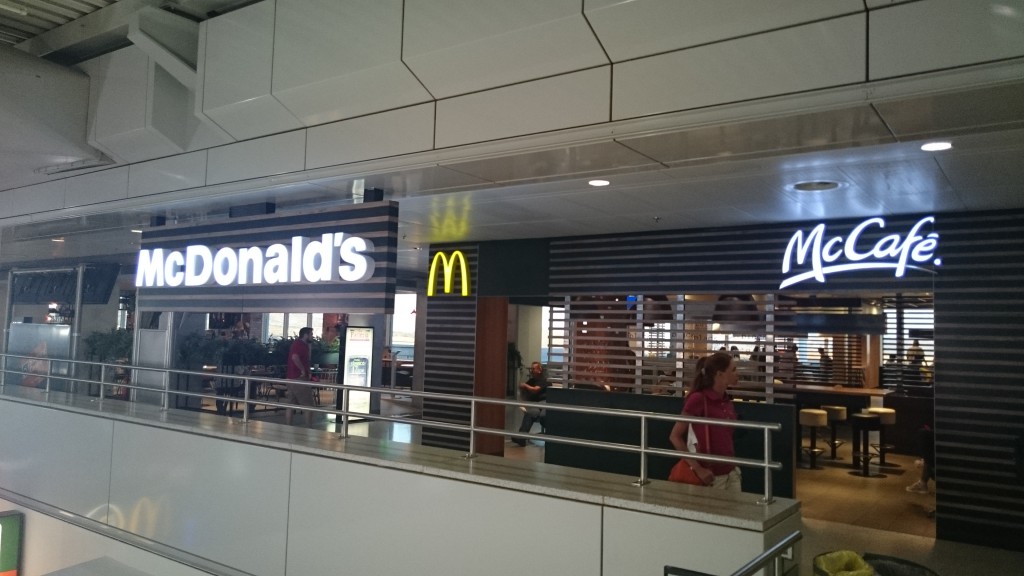 McDonald's в аэропорту Афин