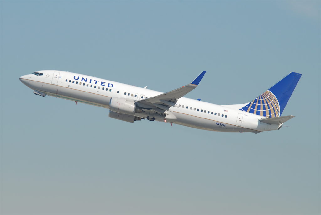 United_Airlines_Boeing_737-800;_N12216@LAX;10.10.2011_622ge_(6414422745)