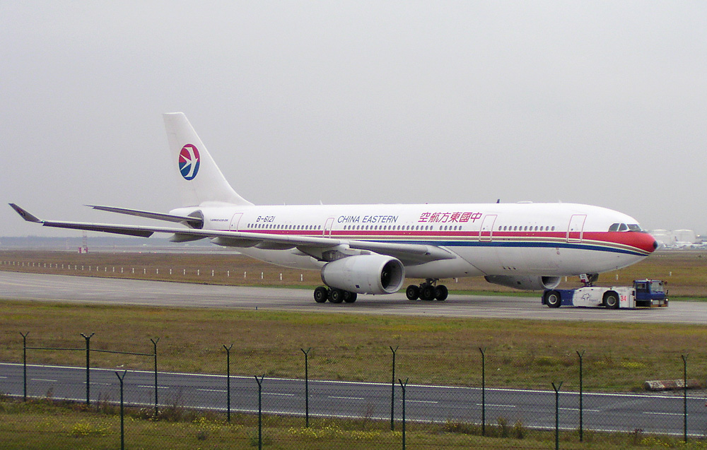 China_Eastern_A330-200_B-6121_FRA