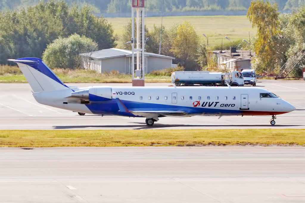 UVT_Aero,_VQ-BOQ,_Canadair_CRJ-100_(21178698569)