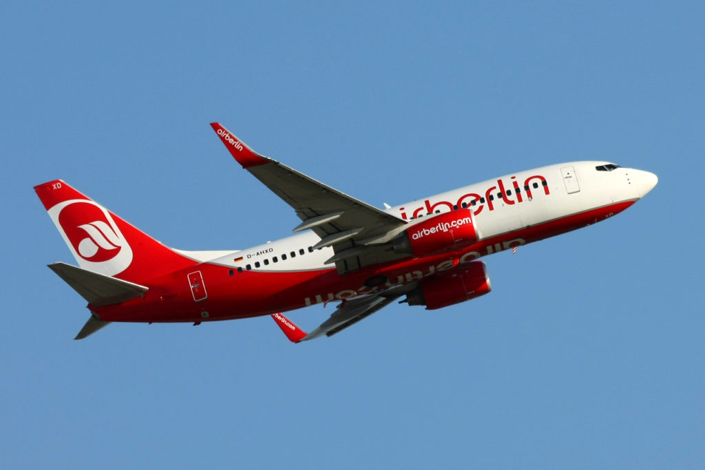 air_berlin_boeing_737-700_d-ahxd