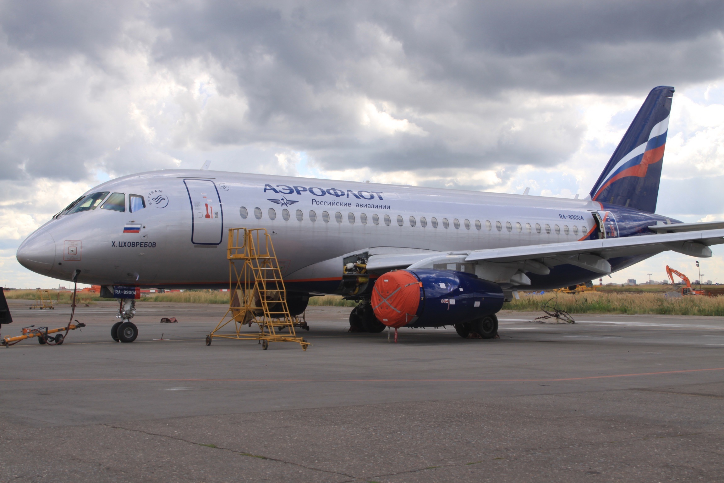 RA-89004_Sukhoi_SSJ.100-95B_Aeroflot_7971277126.jpg