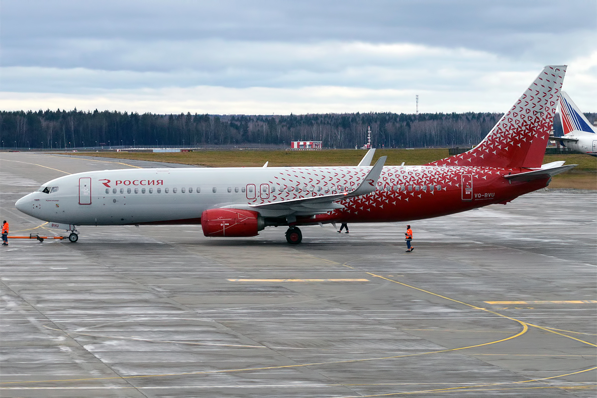 Самолет россия видео. Боинг 737 Россия. Боинг 737-800. Боинг 737-800 Россия. Самолёт Boeing 737-800.