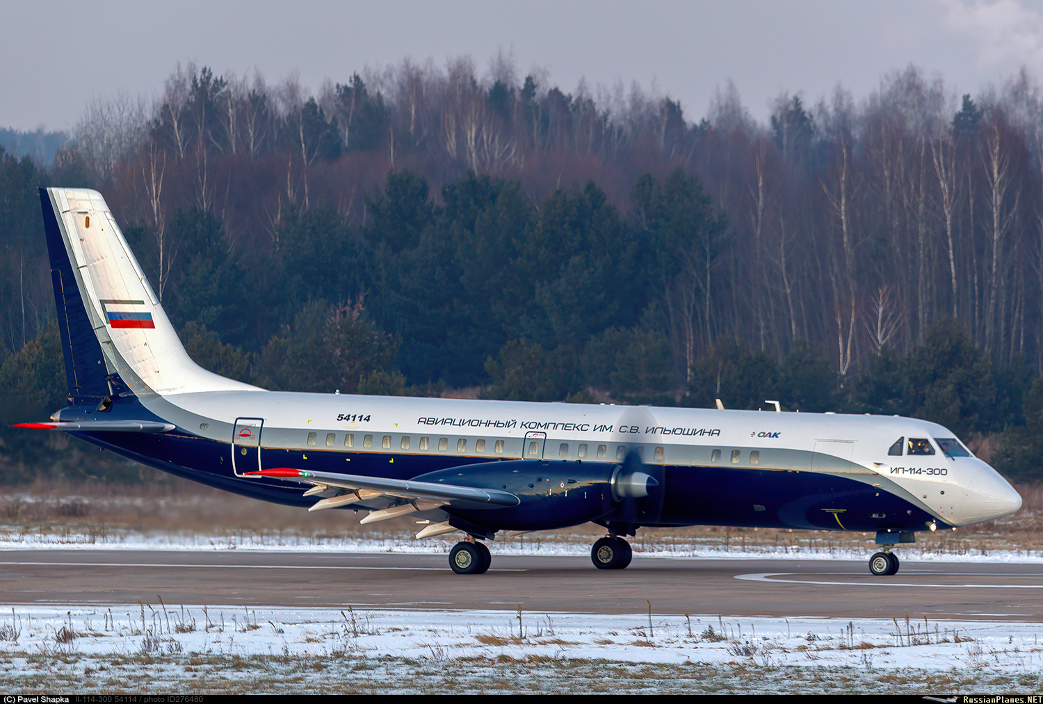 Ил 114 300 фото. Ил-114-300. Ильюшин ил-114. Турбовинтовой самолет ил 114 300. Самолёт Ильюшин ил 114.